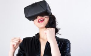 VRを使用している女性